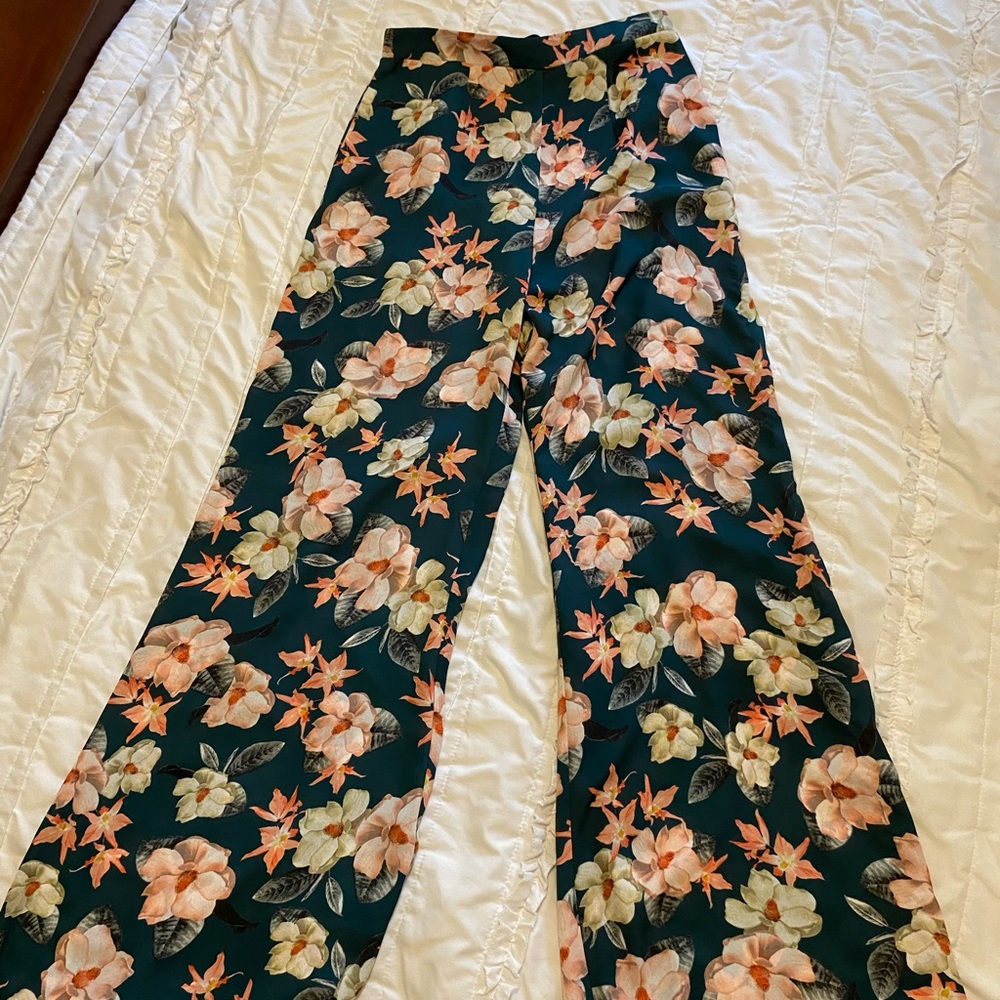 Show me your Mumu pants. Size medium